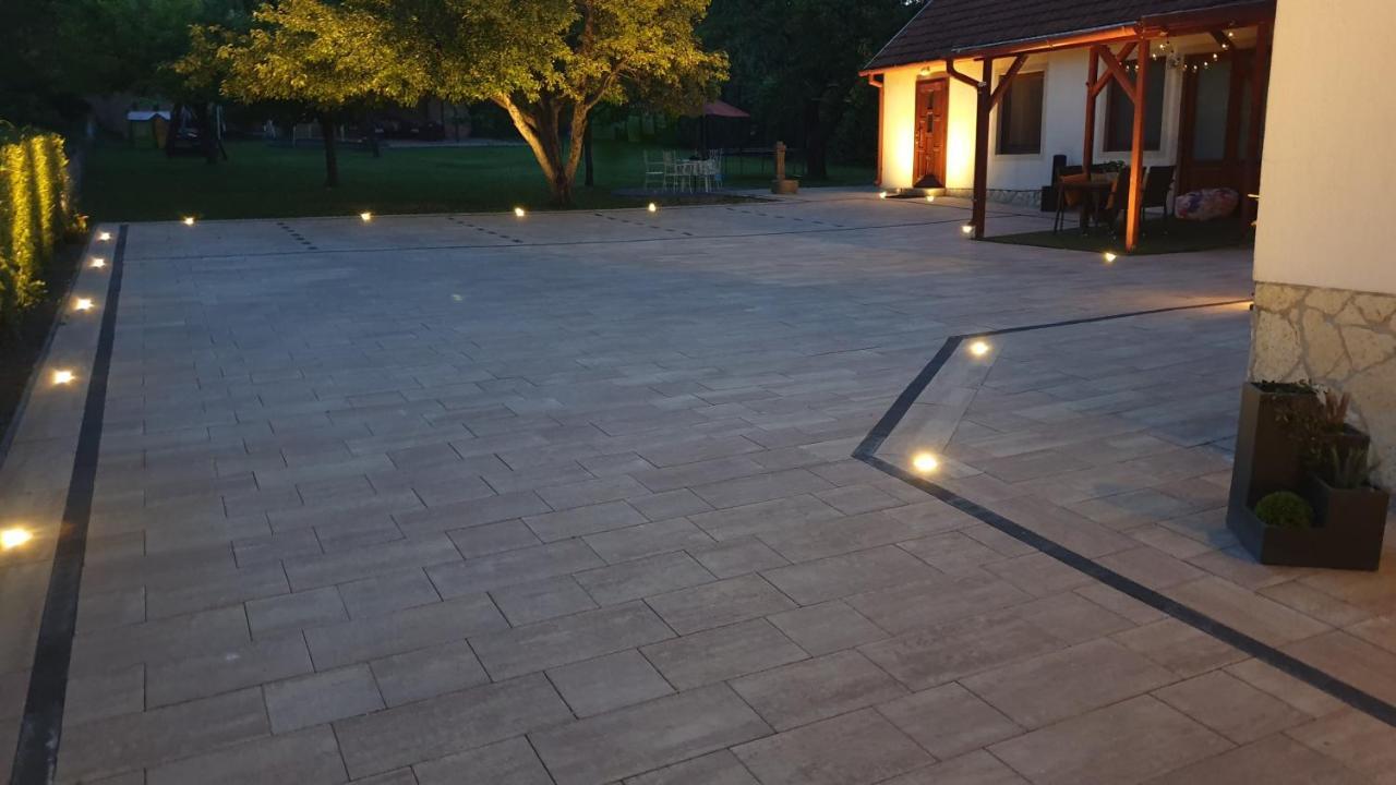 Sarreti Apartmanhaz *