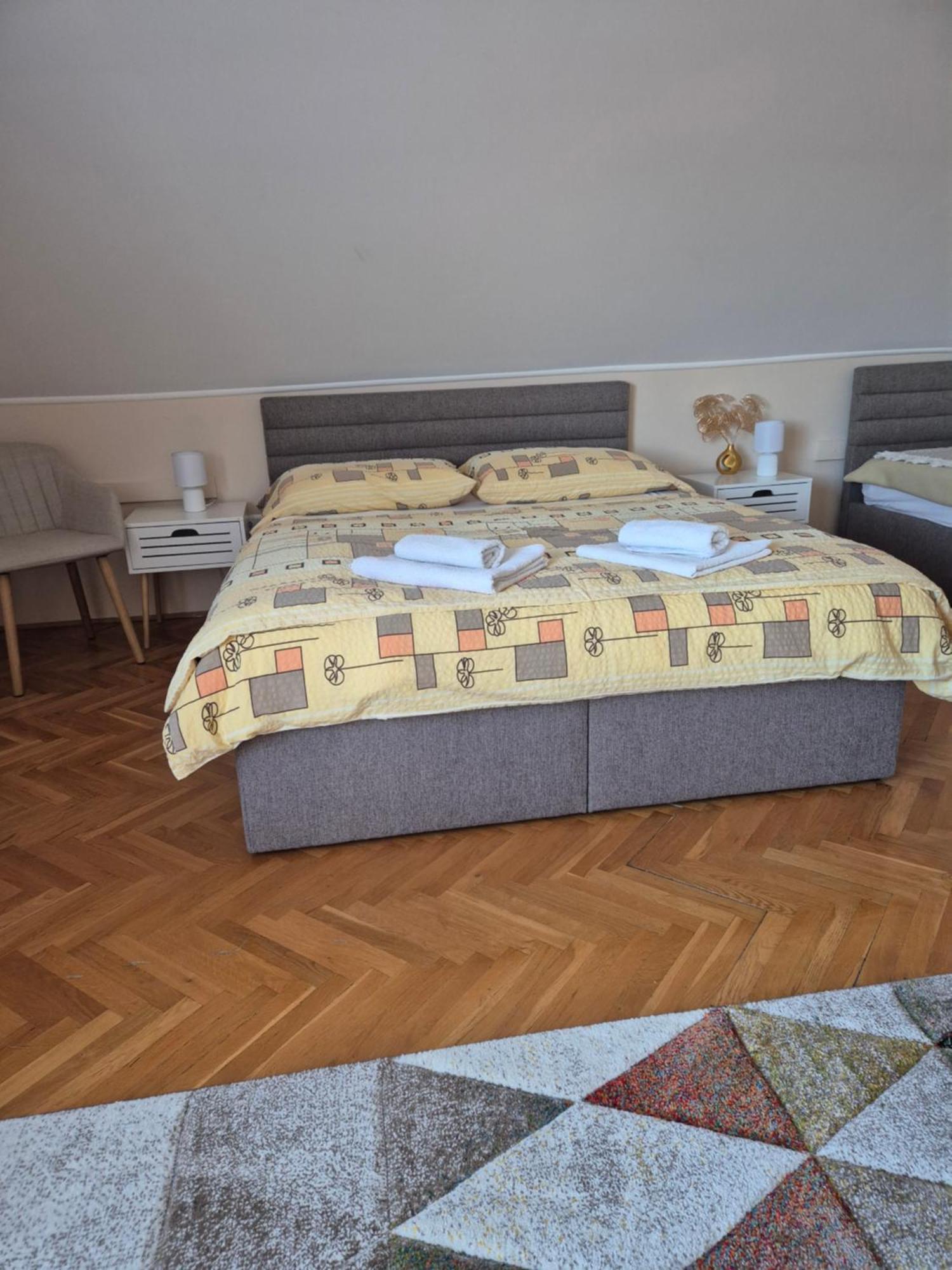 Sarreti Apartmanhaz *